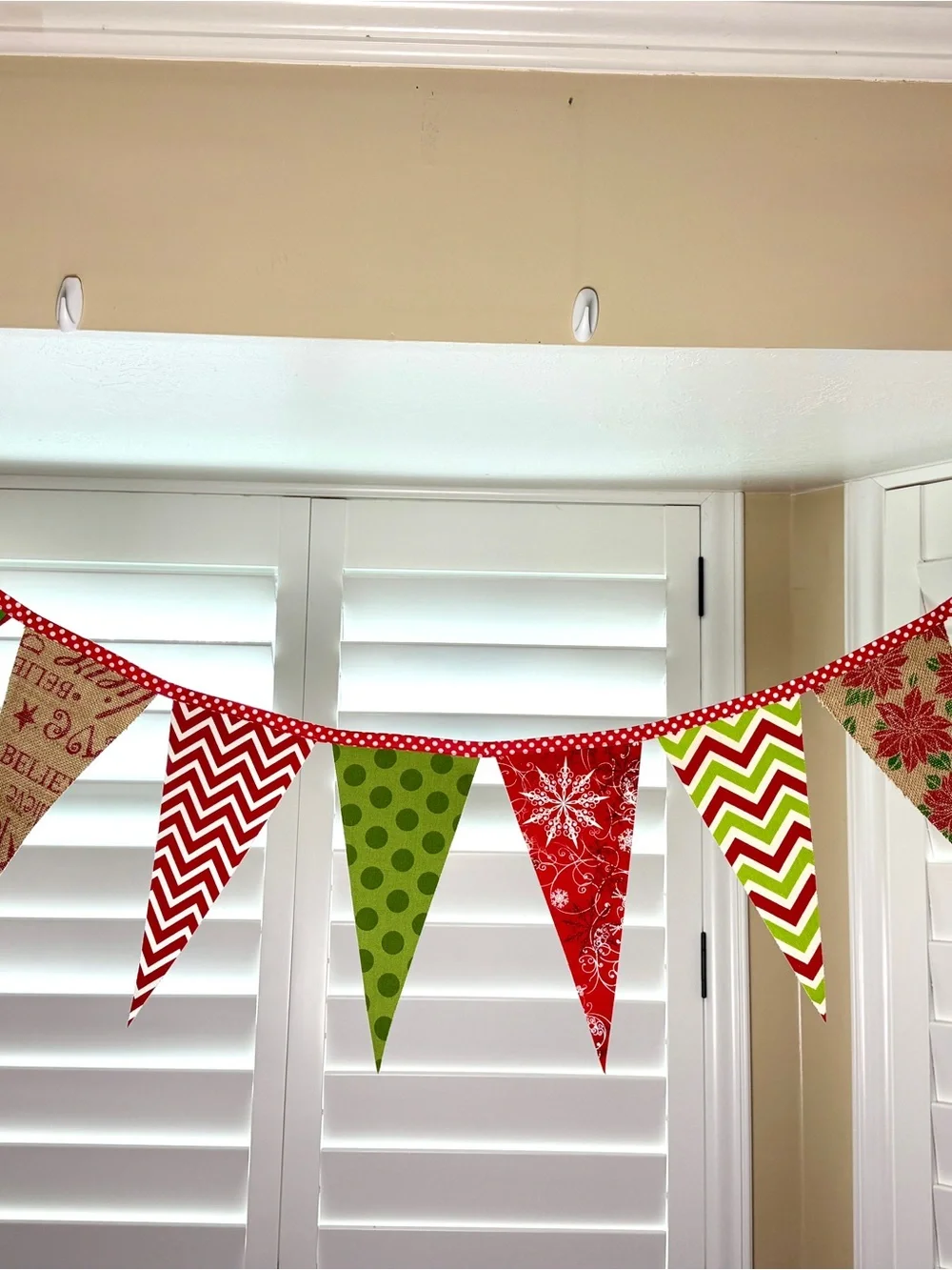 Red & Green Christmas Holiday Fabric Pennant Garland